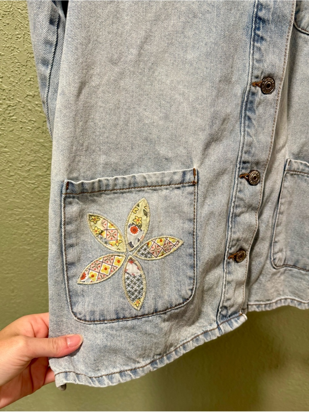 Curve Appeal Blue Washed Denim Jacket with Floral Appliqué Size Small - Picture 3 of 6